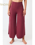 yogahose tulip weiter Schnitt rot von mandala aus tencel