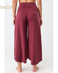 yogahose tulip weiter Schnitt rot von mandala aus tencel