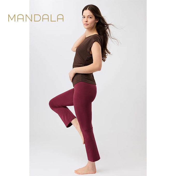 3/4 Yogahose von mandala enganliegend mit leichtem Schlag rot aus tencel