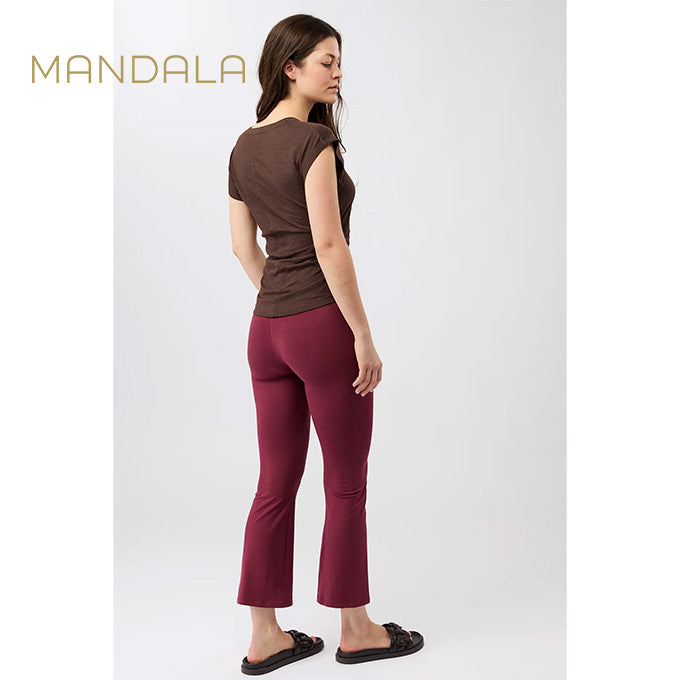 3/4 Yogahose von mandala enganliegend mit leichtem Schlag rot aus tencel